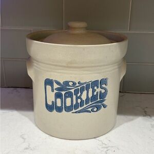 Vintage Pfaltzgraff Ceramic Cookie Jar with Lid Blue